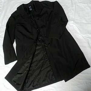 Gap raincoat size medium